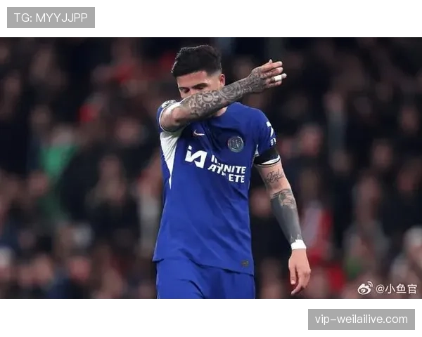 恩佐·费尔南德斯关键战跑位精确，连续回撤盘带决定比赛进攻节奏